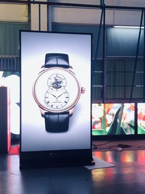 अच्छी कीमत 4जी वाईफाई आउटडोर एलईडी पोस्टर स्क्रीन H160° व्यू एंगल हाई डेफिनिशन के साथ ऑनलाइन