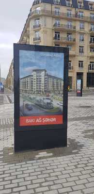 Outdoor LED Poster with P2.5/P3/P4 Pixel Pitch 5500nits Brightness and 960*1920mm Customizable Display Size
